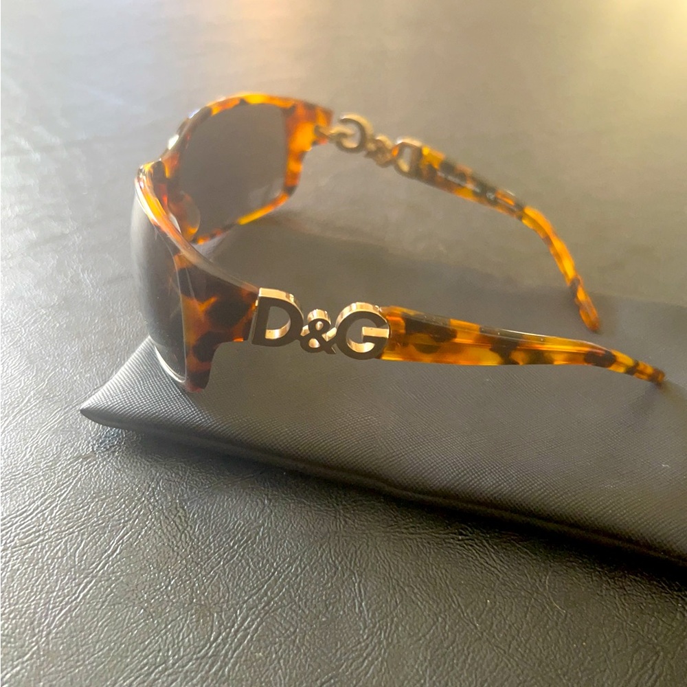 Authentic D&G sunglasses. No scratches.